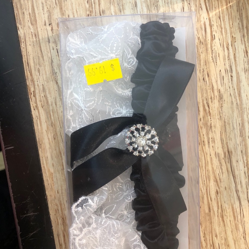 Garters - Picture 4 of 13